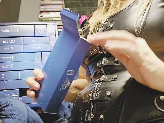 Download: LiesaBDSM - Liesas Fetisch-Adventskalender Türchen 9 - Sklave lutscht Analkette seiner HERRIN ab SISSY