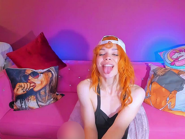 Download: Lil_Alice - Rothaariger Teenager macht sabbernden Deepthroat und fickt sich selbst mit einem großen Dildo in den Hals!