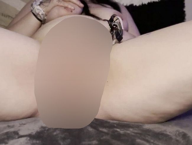 Download: Lilly-Herzog - bin mal spontan geil geworden und habs mir mit den Fingern bis zum Orgasmus besorgt!