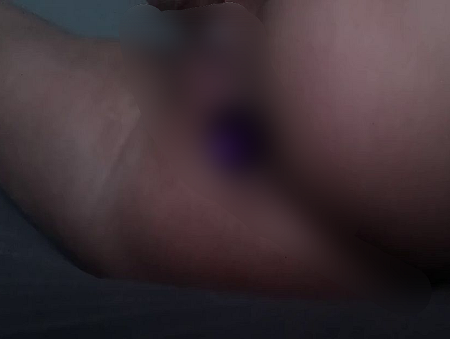 Download: Lilly_33 - Ist dir meine Muschi nah genug??? Mein erster CloseUp!!!