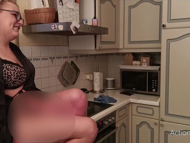 Download: Lilly_33 - FUCK! Was war das denn?! Cumshot vom Stiefbruder!!!