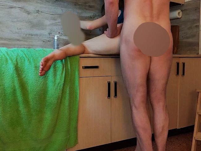 Download: Lilybarby - Monsterdildo und Schwanz für untreue Ehefrau