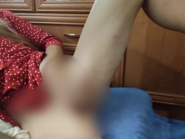 Download: Lilybarby - Bälle, die in meine Muschi stoßen, tiefer Dildofick (Solo)