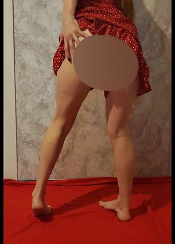 Download: Lilybarby - Ich genieße den riesigen Dildo und seine Hand in meiner Vagina.