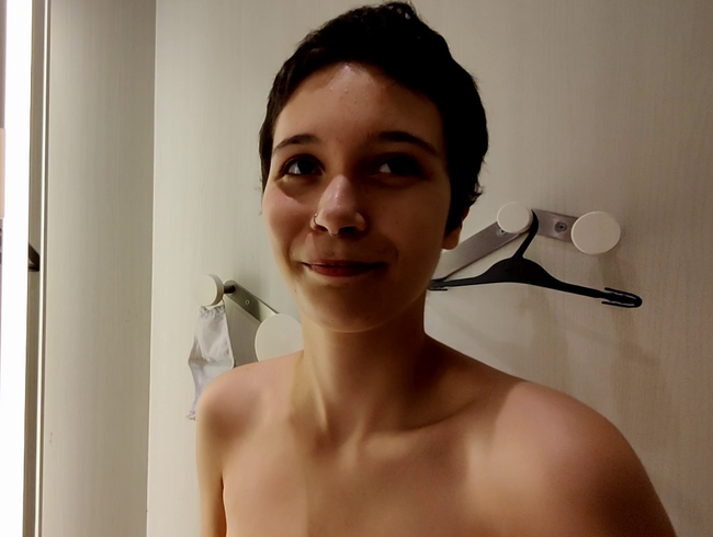 Download: LinaLynn - PUBLIC in der Umkleide - Ihr entscheidet was ich kaufe