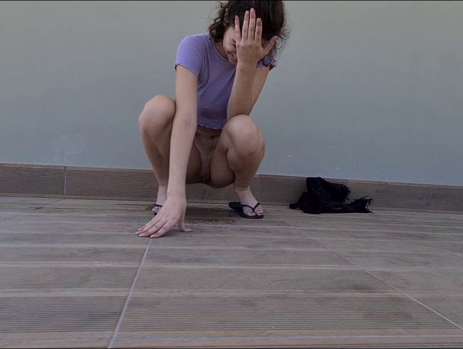 Download: LinaLynn - Ausgesperrt UND erwischt worden!!