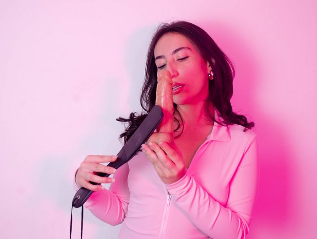 Download: LinaMonsalve - Lina Monsalve dominiert deinen Schwanz mit Ohrfeigen