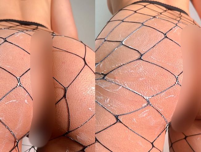 Download: LinaMonsalve - ass in fishnet stockings and cream