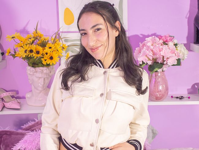 Download: LinaMonsalve - Lina Monsalve spielt mit ihrer weißen Lederjacke!!!!