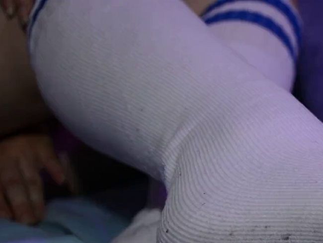 Download: LinaMonsalve - schmutzige Fußballsocken