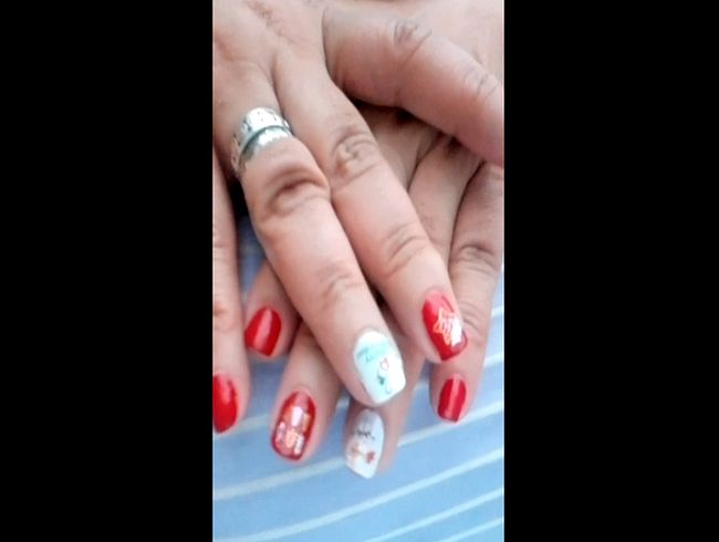 Download: LinaTits - Ich zeige dir meine Nägel...