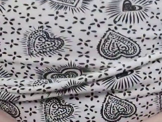 Download: LinaTits - Meine Muschi in der Nähe