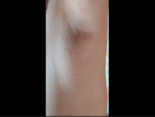 Download: LinaTits - mis axilas antes de una ducha