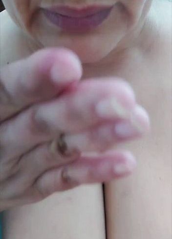 Download: LinaTits - meine großen Nippel ... ñamy