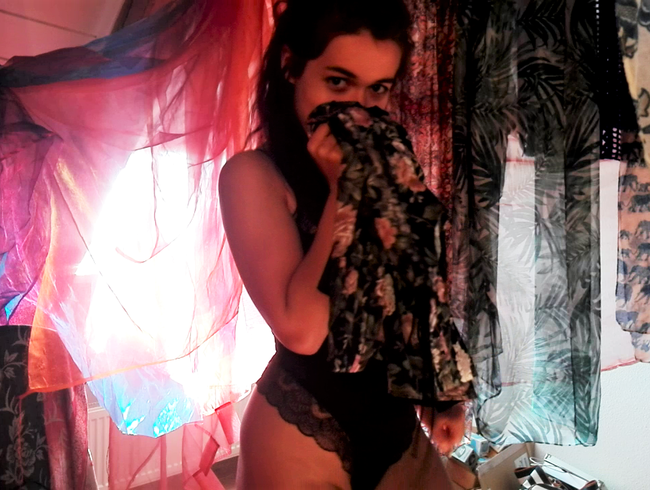 Download: LinaWinter - Ich glaub, ich hab einen FETISCH - davon werde ich FEUCHT