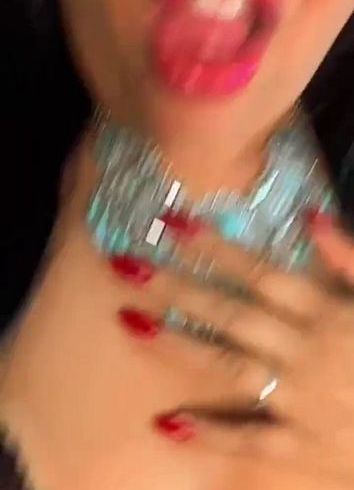 Download: LiraOdara - Come and feel me for a little while.