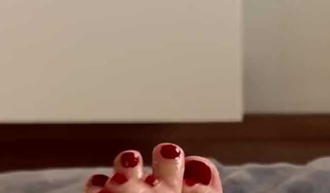 Download: Lisa_Cumming - Meine geilen öligen Füße wollen dich verwöhnen!