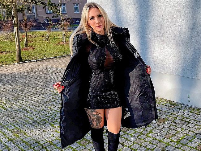 Download: Lisa_Sophie - Die Schlampe der Weihnachtsfeier - damit haben die Kollegen nicht gerechnet!