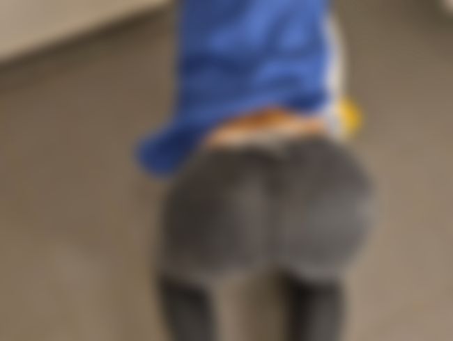 Download: Litclit - Ehefrau mit der dauergeilen Putzfrau im Badezimmer betrogen und es nicht bereut !!