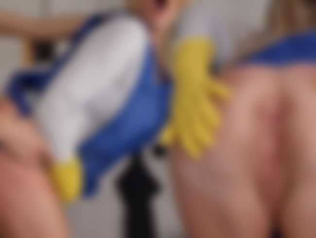 Download: Litclit - Ehefrau mit der dauergeilen Putzfrau im Badezimmer betrogen und es nicht bereut !!