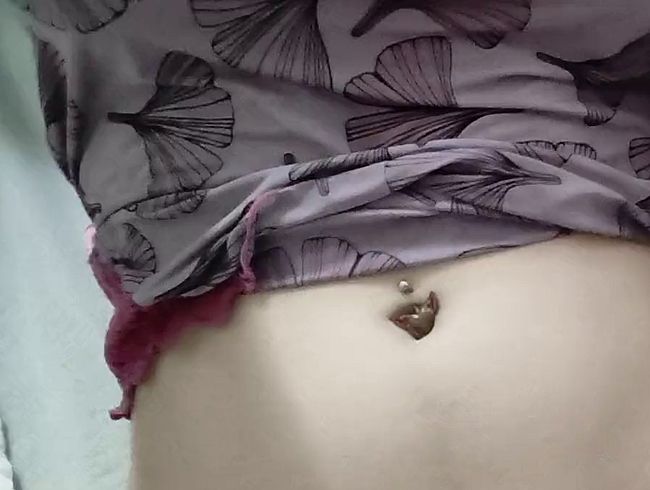 Download: LittleKimy - Orgasmus mit feuchter Muschi und Vibrator