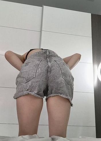 Download: LittleKimy - Striptease und heiße Muschi-Masturbation ??