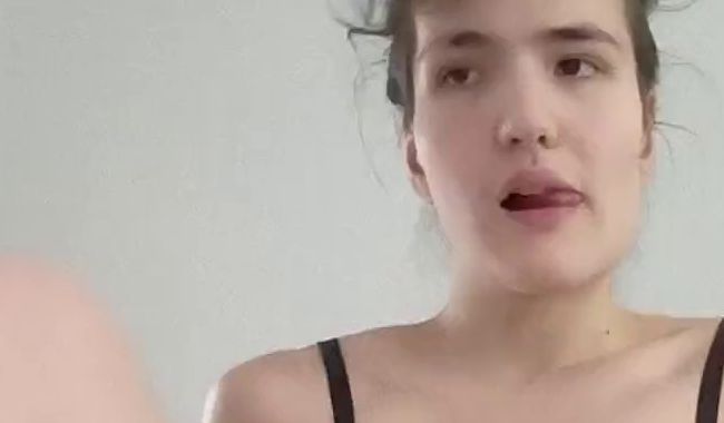 Download: LittleKimy - Nasse Muschi mit heißer Unterwäsche