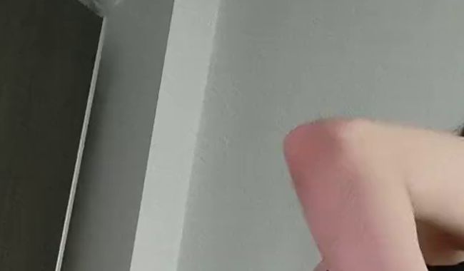 Download: LittleKimy - Ausziehen und Muschi befummeln mit heißem Arsch ??