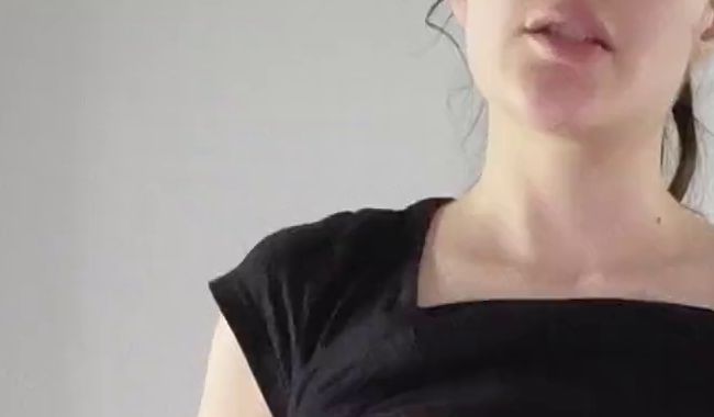 Download: LittleKimy - Spiel mit Titten und Ausziehen von Kimi