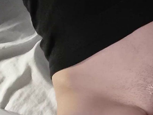 Download: LittleKimy - Beenden mit einer feuchten Muschi