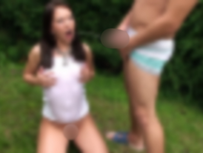 Download: LittleSue - Golden Shower! Der Rasen muss bewässert werden!!!!