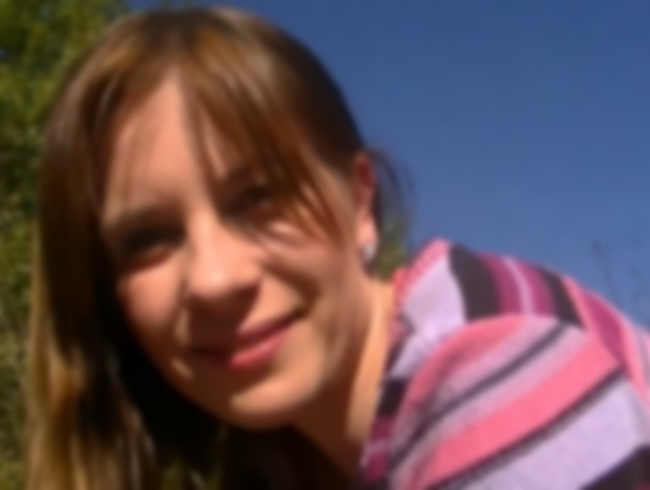 Download: LittleSue - Fahrradtour endet mit Pisse auf dem Arsch und Schwanz in der Muschi!