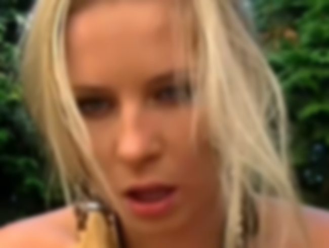 Download: LittleSue - Er spritzt in meine Pissmuschi und schwängert mich eiskalt!