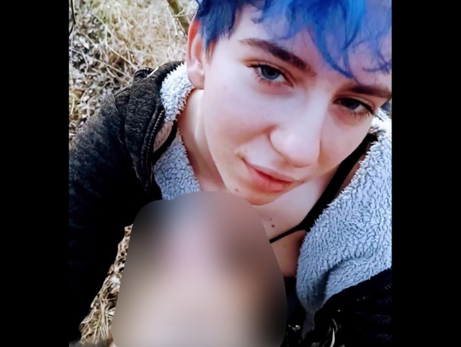 Download: LizFerocious - goth girl gibt outdoor blowjob mit facial