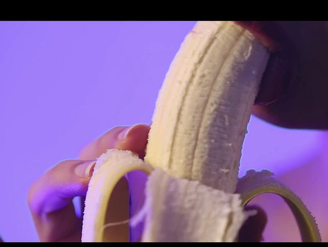 Download: LizzieJenner - Ich suche Bananen für meine rote Erdbeere, genieße jedes Stück davon