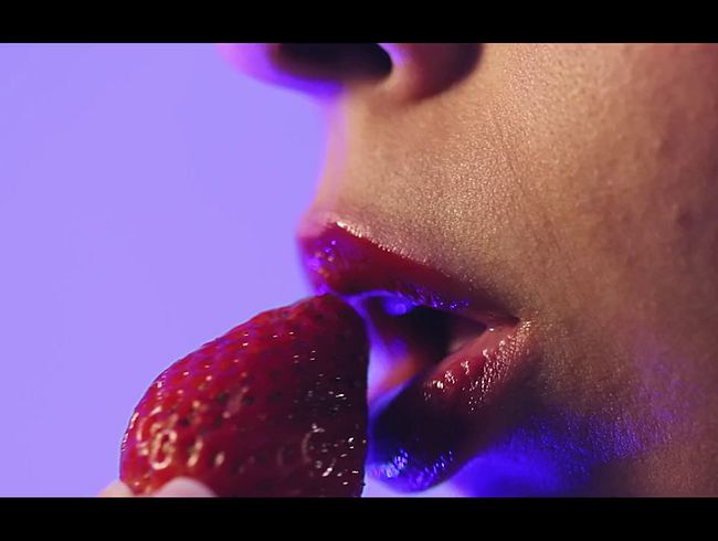 Download: LizzieJenner - Ich suche Bananen für meine rote Erdbeere, genieße jedes Stück davon