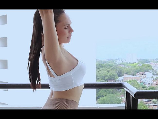 Download: LizzieJenner - Yoga sexual y un gran chorro que caera en tu cara amor