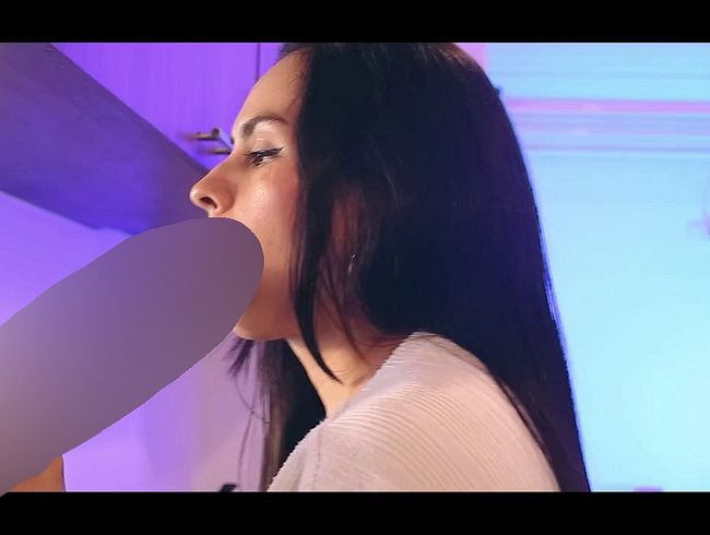 Download: LizzieJenner - In my kitchen I found a cucumber and guess what happened to my pussy?