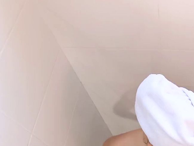 Download: LizzieJenner - Schaust du gerne zu? Willst du mir beim Ficken zusehen? Oder