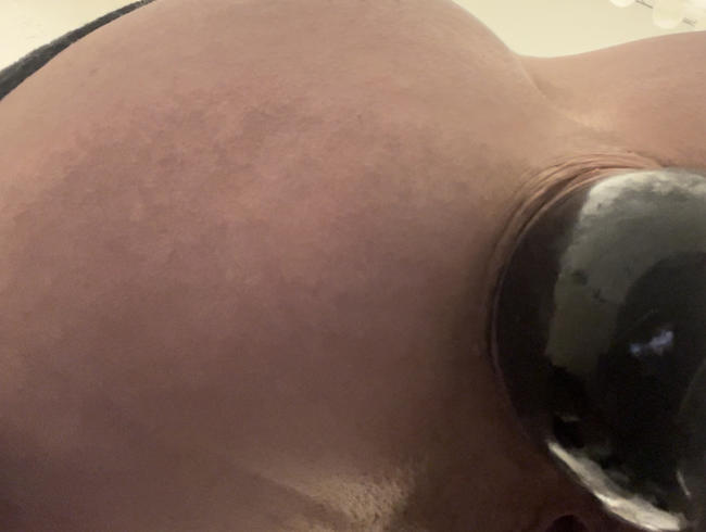 Download: Lola84foryou - Ganz nah wenn die Rosette mit dem aufblasbaren Plug gedehnt wird