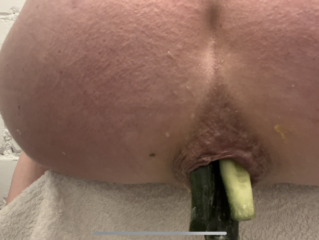 Download: Lola84foryou - Gurke im Arsch- bin wieder auf den Geschmack gekommen
