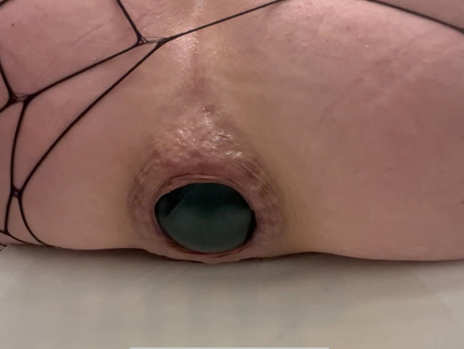 Download: Lola84foryou - Wieder geile Analspiele mit Bällen