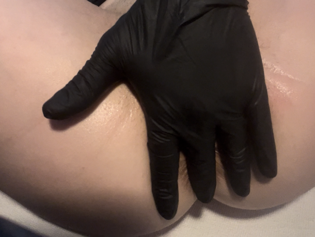 Download: Lola84foryou - Mein Arschloch wieder mal bespielt mit Latexhandschuhen