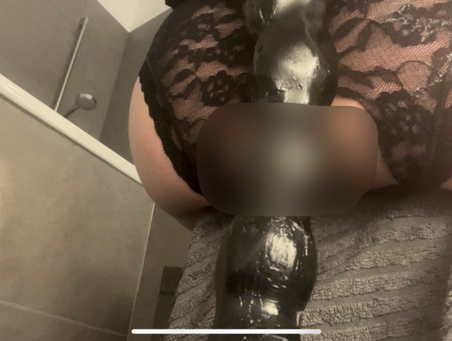 Download: Lola84foryou - Riesige Analschlange…Neues Spielzeug für meinen Arsch