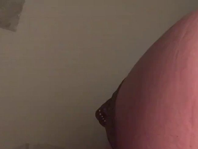 Download: Lola84foryou - Mein Arsch richtig mit einer dicken Zucchini gefickt