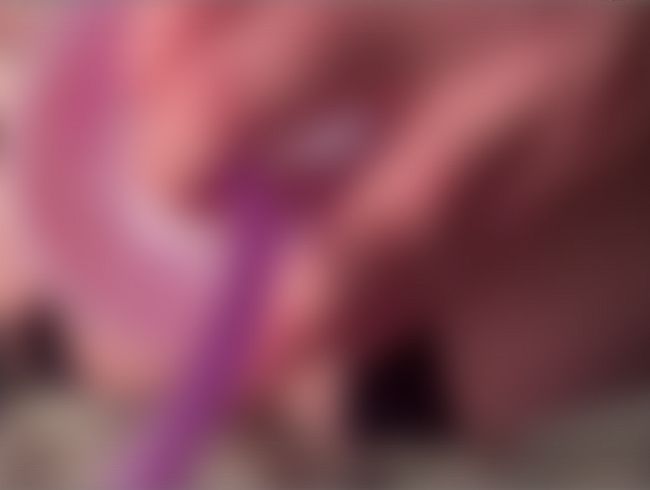 Download: Lola84foryou - Der Weihnachtsdildo drückt noch mehr Eier in meinen Arsch