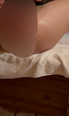 Download: Lola84foryou - Honigausgabe in der Sauna und dann dem Schraubplug melne Löcher aufgebohrt