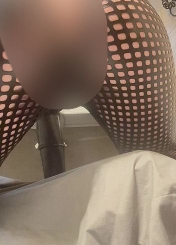 Download: Lola84foryou - Analspiele in Lochleggings…Reißverschluss auf und…