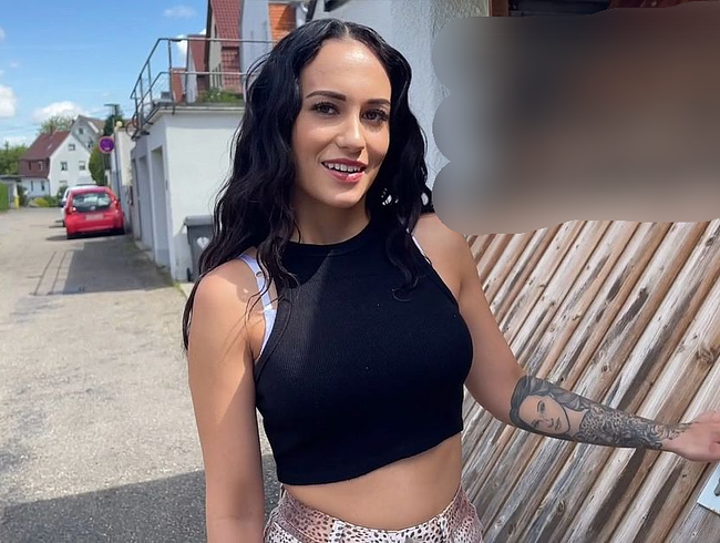 Download: Lola_Candy - Schüchternen Nachbarsbubi ENTJUNGFERT!