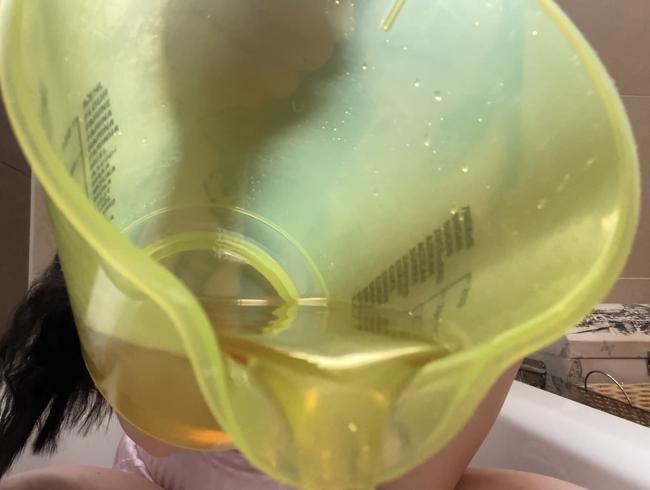 Download: Lola_Candy - Messbecherpiss am morgen! Wieviel schaff ich?